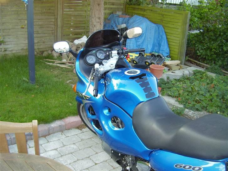 Suzuki gsx600 f billede 1