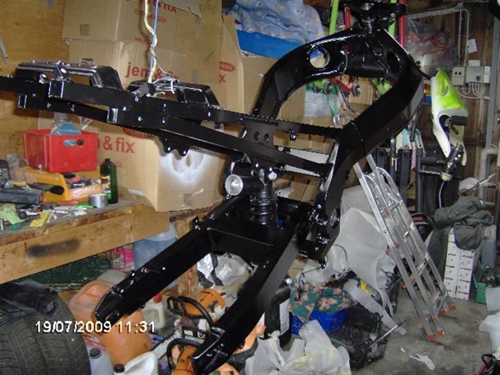 Kawasaki ZX9R - Så er det bare at få samlet  pusle spillet.. billede 13