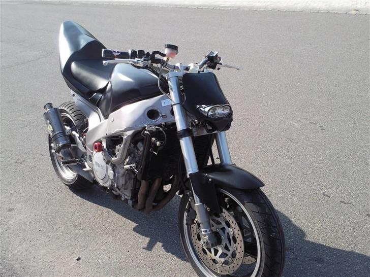 Yamaha FZR 1000 EXUP Streetfight billede 2