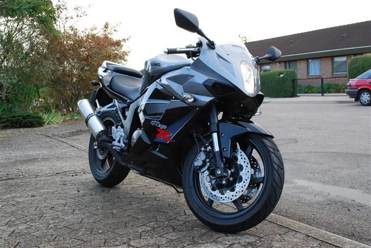 Hyosung GT250R - Lige efter en vask :) billede 2