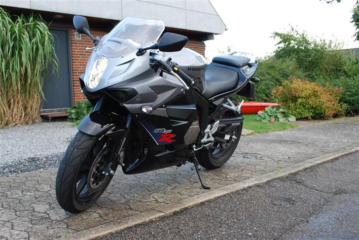 Hyosung GT250R - Lige efter en vask :) billede 3