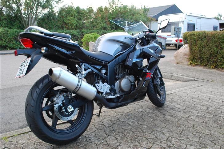 Hyosung GT250R - Lige efter en vask :) billede 4