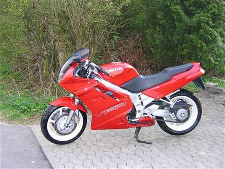 Honda VFR 750 F billede 2