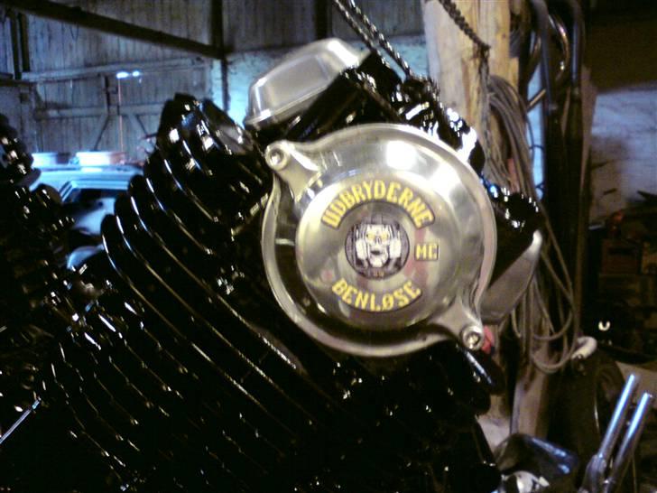 Yamaha xv 1000 tr1 - selv motoren har jeg malet på denne her :o) billede 6