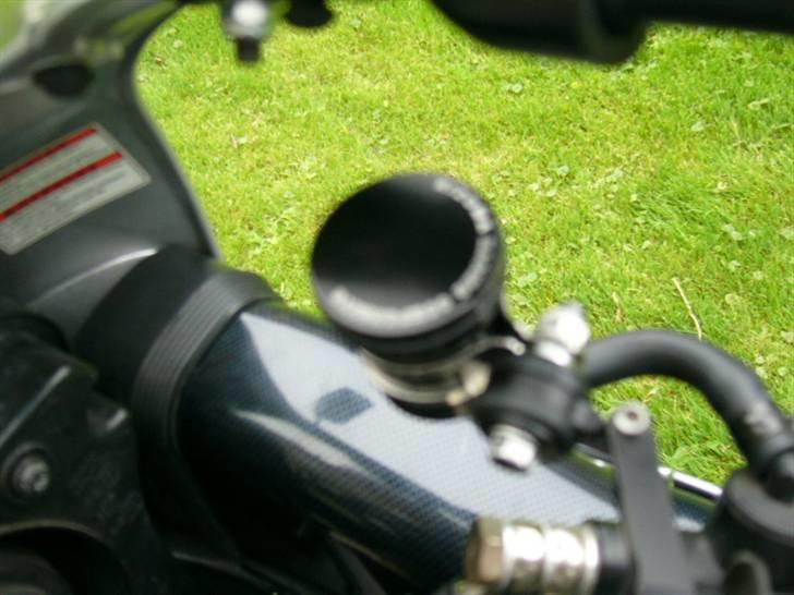 Suzuki GSX-R 750 *RIP* - Rizoma Bremsevædskebeholder og Rizoma hypermotard monterings-arm *RIP* billede 5