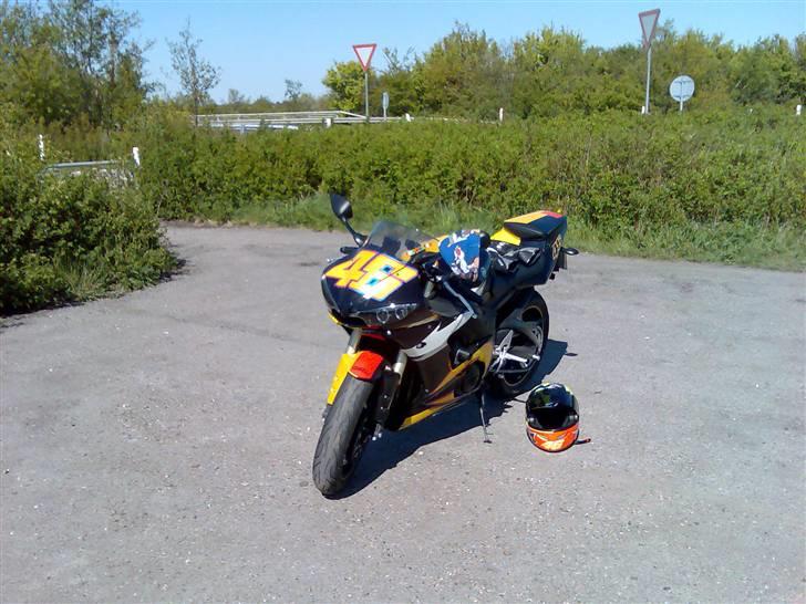 Yamaha YZF R46 billede 8
