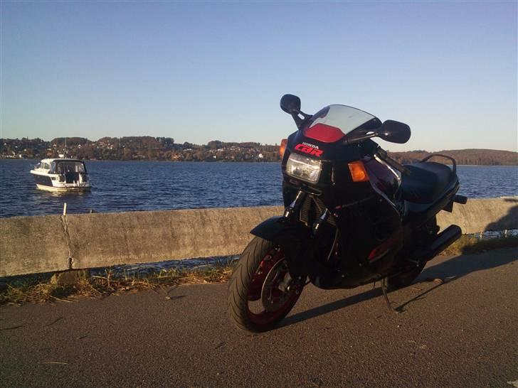 Honda CBR1000F billede 1