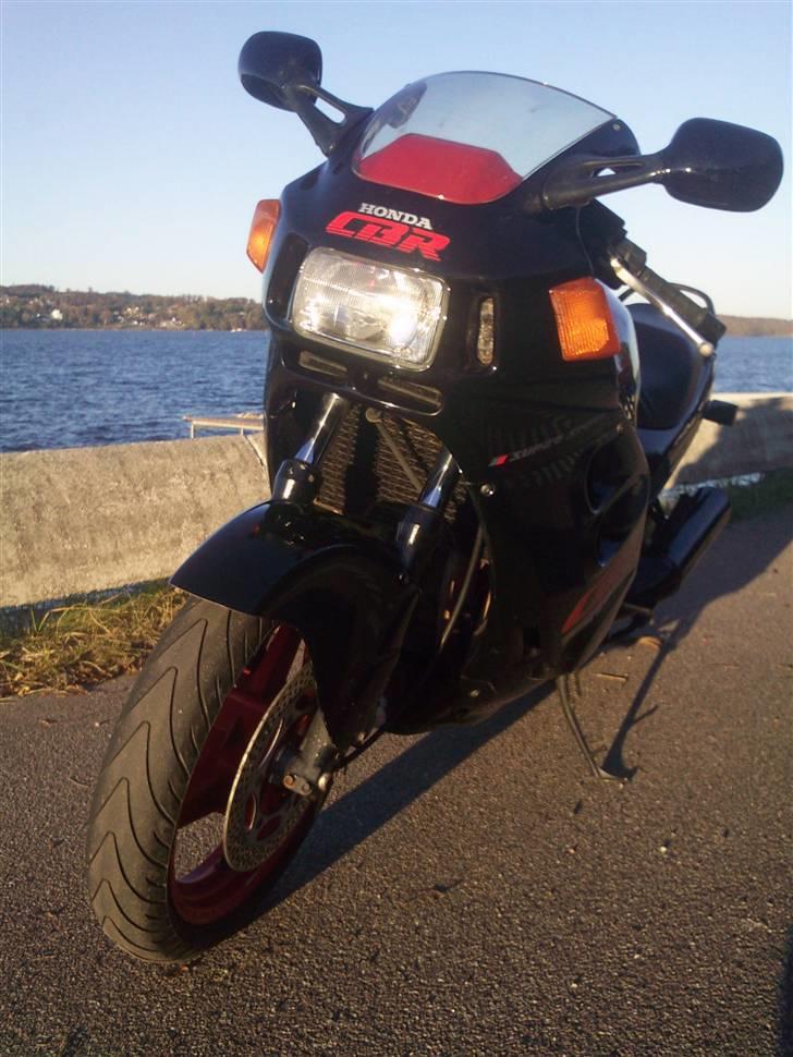 Honda CBR1000F billede 2