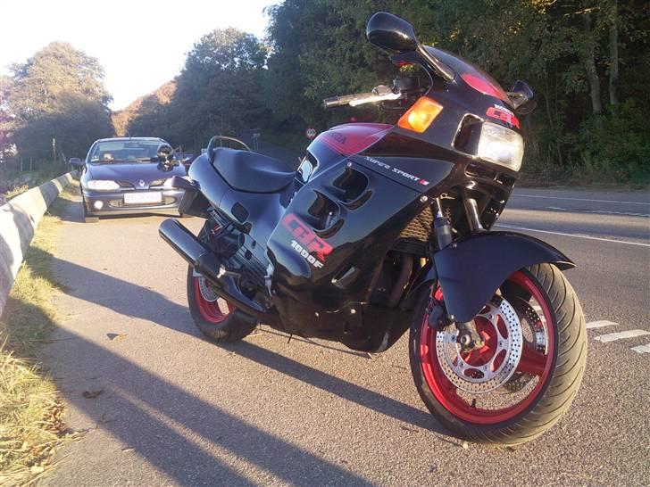 Honda CBR1000F billede 5