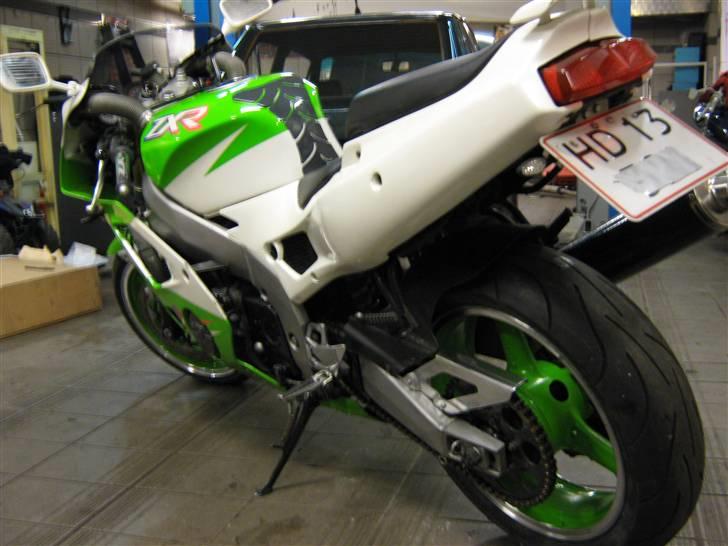 Kawasaki zxr 400 - med grønne fælge. har 2 sæt :D  billede 8