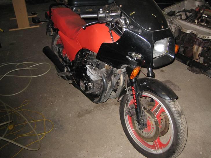 Kawasaki          GPZ 550 Uni Trak billede 1