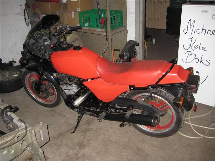 Kawasaki          GPZ 550 Uni Trak billede 3