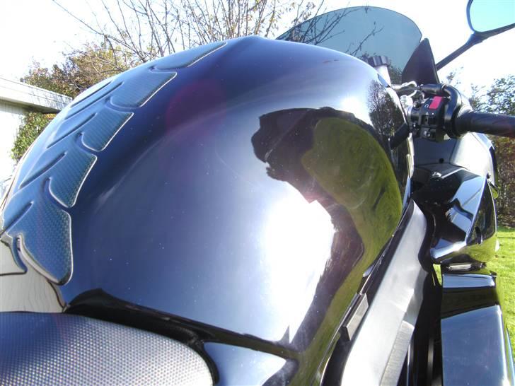 Suzuki SV650 - Ny poleret, rigtig lækker farve som spiller i solen. billede 6