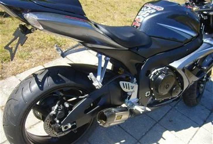 Suzuki 750 Gsx-R k7(SOLGT) billede 2