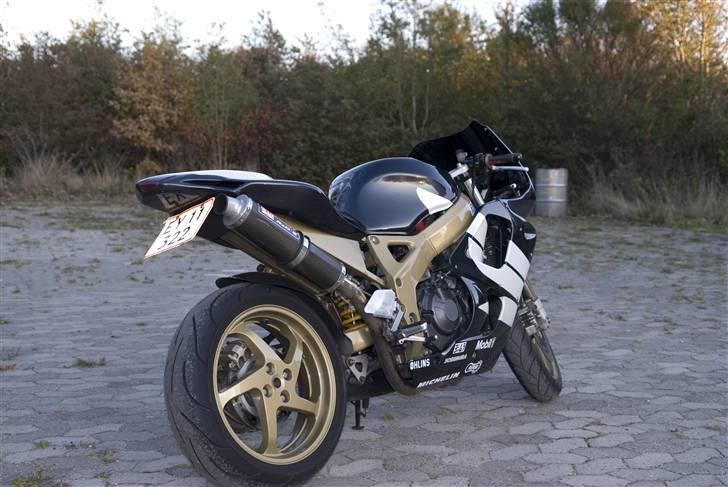 Honda CBR900RR - Modellen inden hun bliver parkeret til vinter billede 8