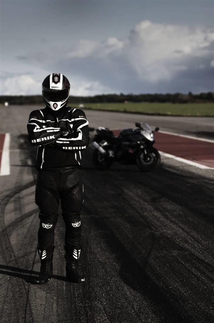 Hyosung GT250R - Vandel flyveplads: Næsten ligesom the stig :) billede 8