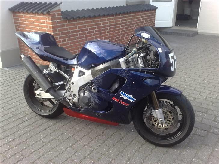 Honda CBR900RR fireblade sc28 - Desværre en grim skade på siden... billede 3