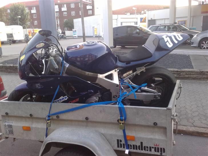 Honda CBR900RR fireblade sc28 - På traileren da vi hentede den billede 7