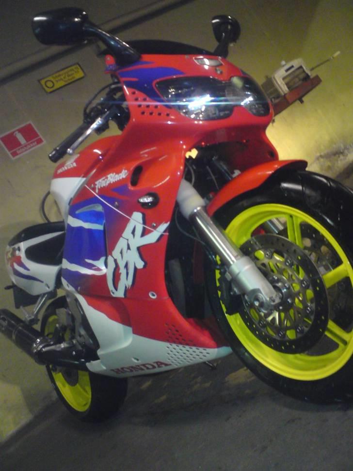 Honda CBR 900RR Fireblade SOLGT billede 2