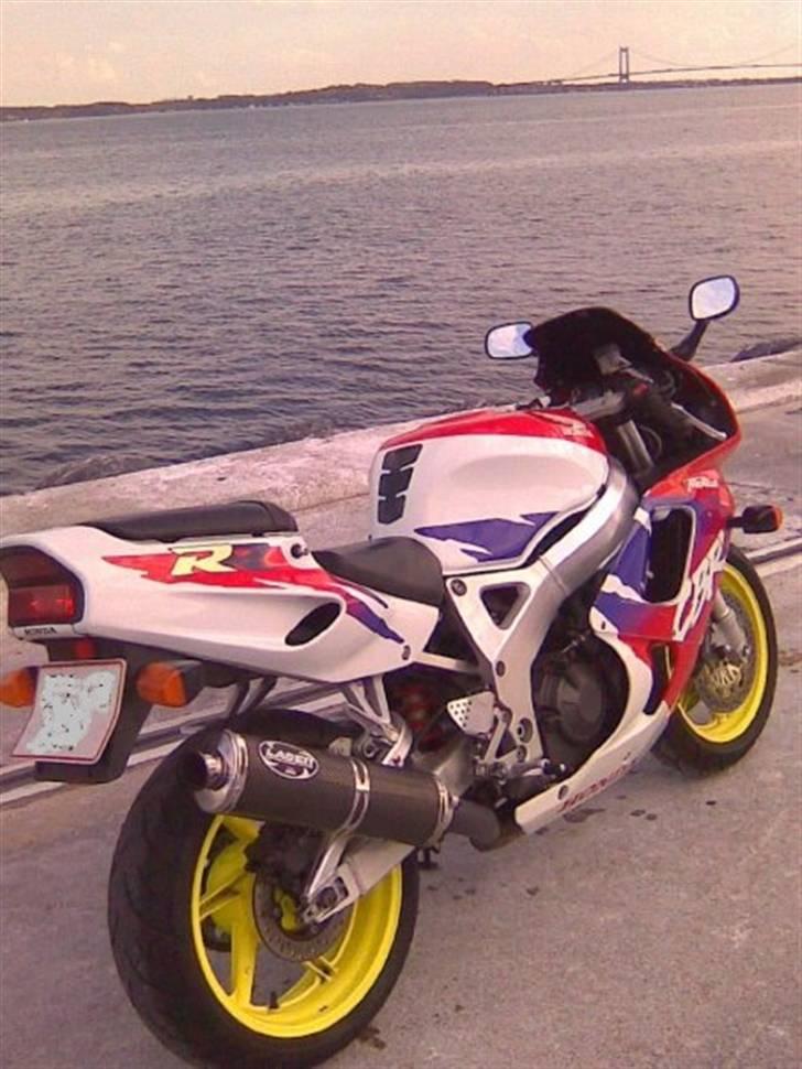 Honda CBR 900RR Fireblade SOLGT - Da den stadig havde de originale blink + baglygte på billede 8