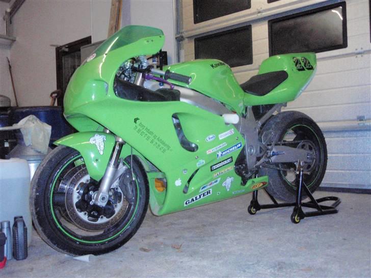 Kawasaki ZX7R billede 1