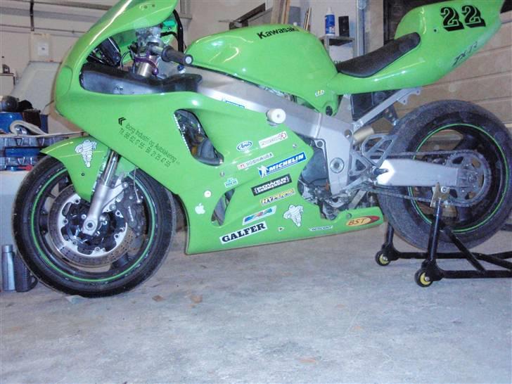 Kawasaki ZX7R billede 3