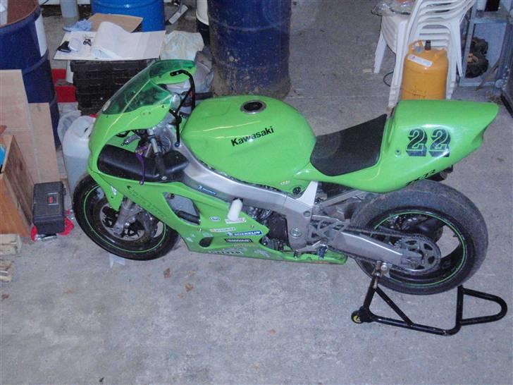 Kawasaki ZX7R billede 4
