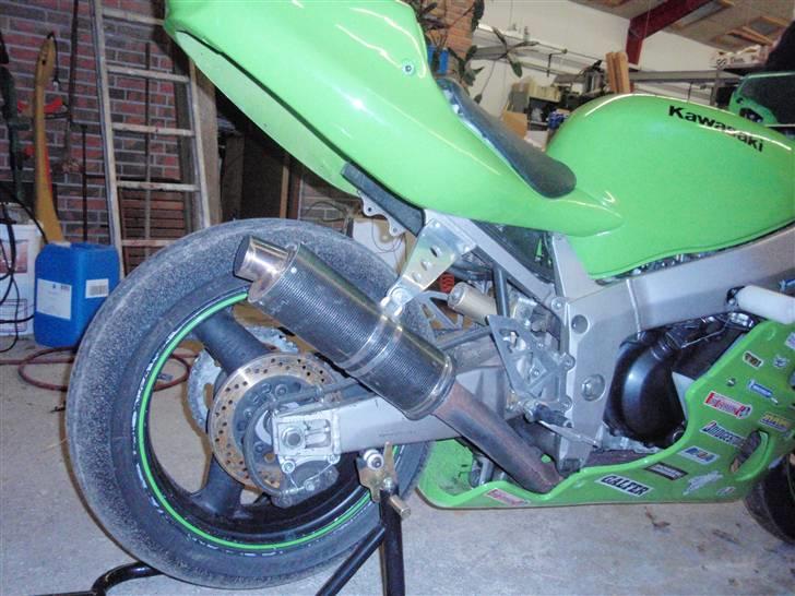 Kawasaki ZX7R billede 5
