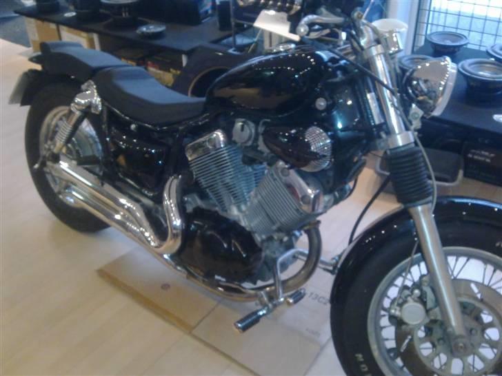 Yamaha Virago XV535 - *solgt* - Så blev den malet og custombygget bagsæde + forsæde billede 5