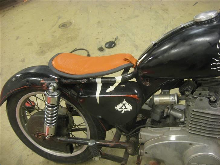 MZ TS 250  - Nyt sæde monteret billede 11