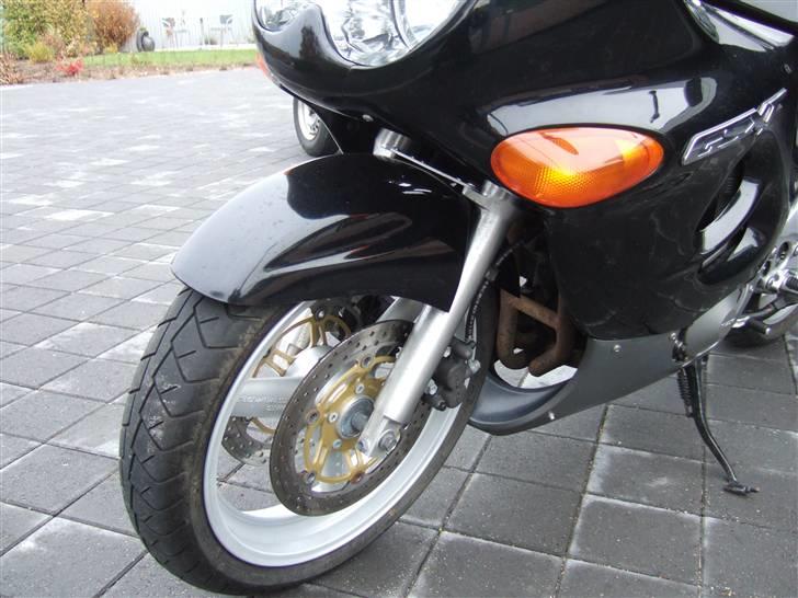 Suzuki GSX 750 F SOLGT billede 4