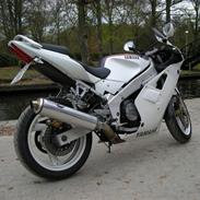 Yamaha FZR