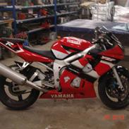 Yamaha R6