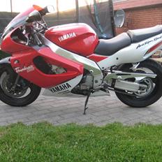 Yamaha thunderace (solgt)