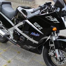 Kawasaki gpz 600 r