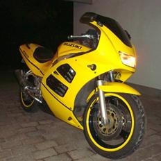 Suzuki RF 600R