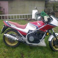 Honda vf750f