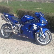 Yamaha yzfR1