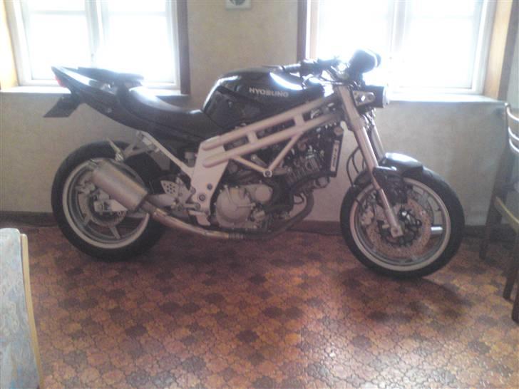 Hyosung gt 650 comet **solgt*** - stå tør og vamt ind for ;o) billede 2