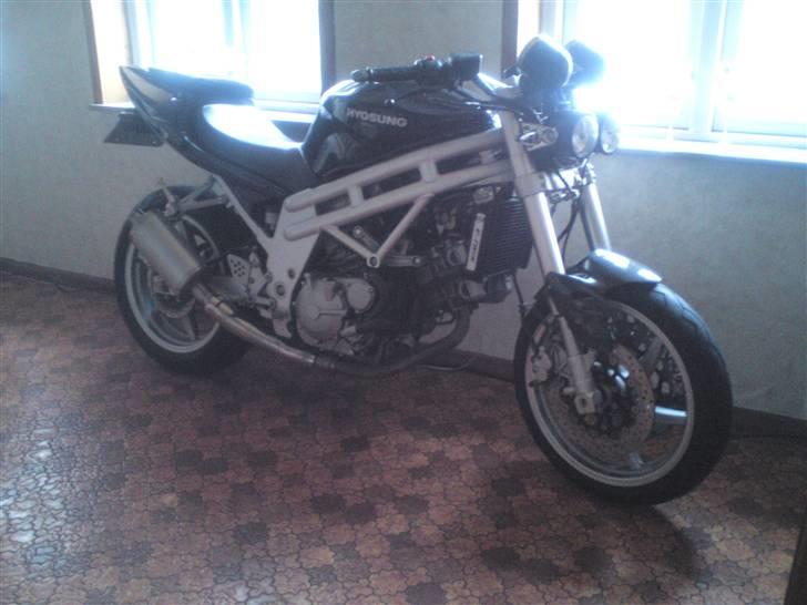 Hyosung gt 650 comet **solgt*** - stå tør og vamt ind for ;o) billede 3