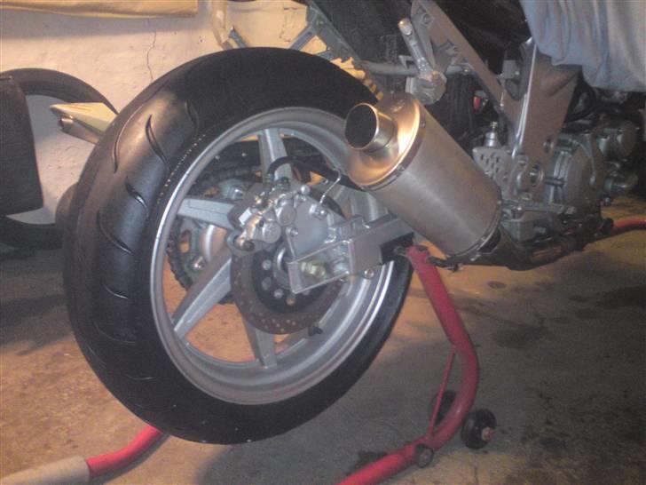 Hyosung gt 650 comet **solgt*** - standart 160/60-17"  nu 180/55-17" billede 4