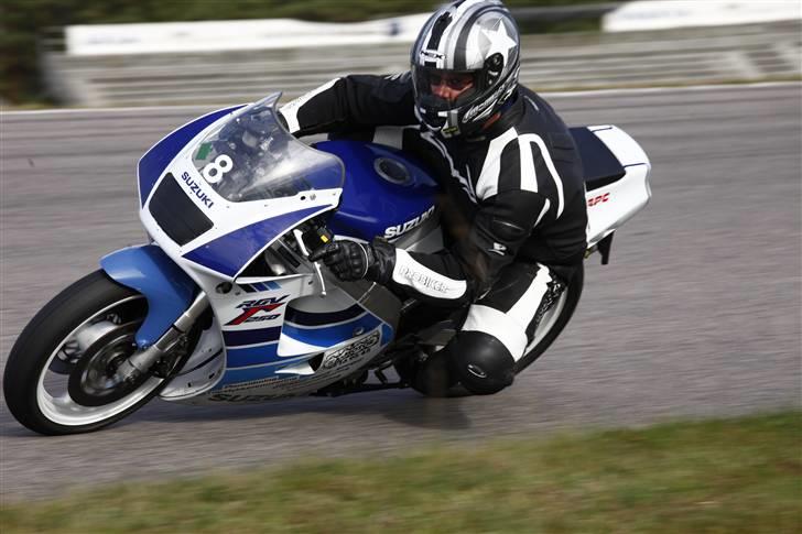 Suzuki RGV  SOLGT billede 1