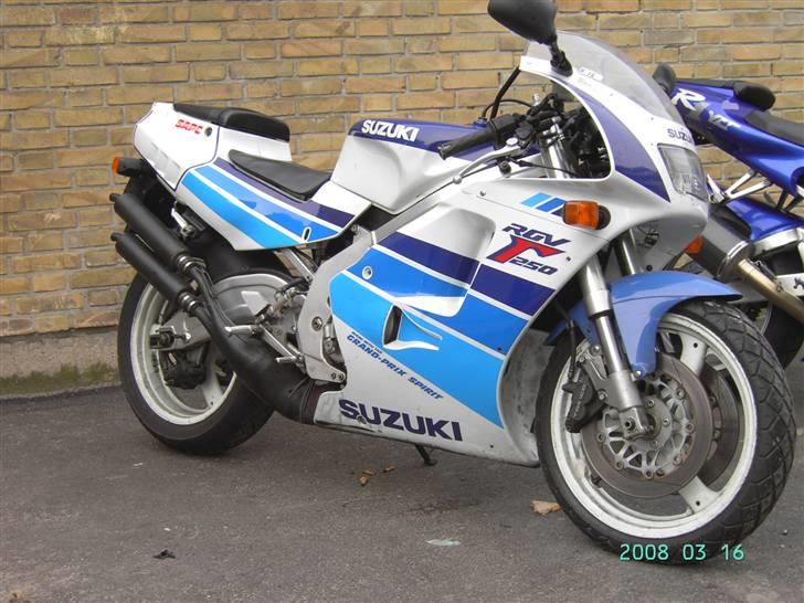 Suzuki RGV  SOLGT billede 3