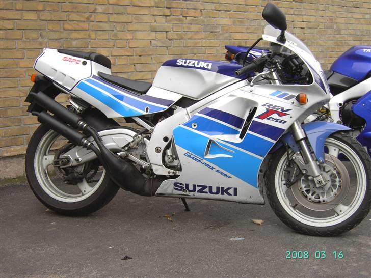 Suzuki RGV  SOLGT billede 4