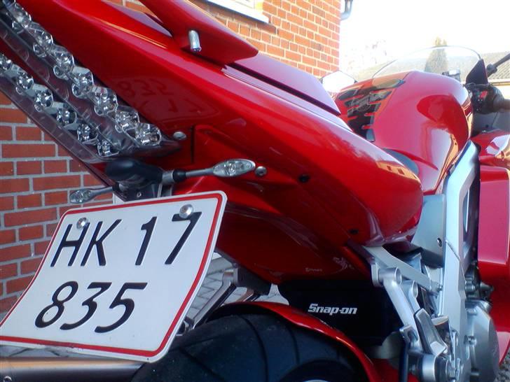 Suzuki  "SOLGT" SV1000S - Undertray fra Ermax, nummerplade holder og LED blink fra Kellermann billede 19