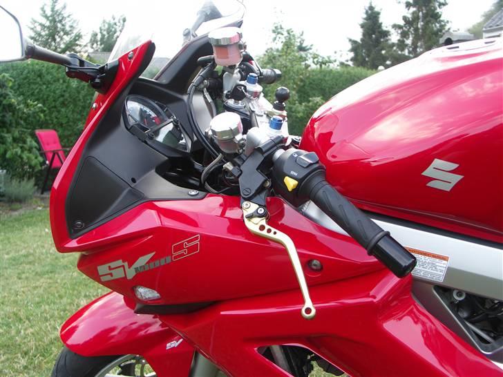 Suzuki  "SOLGT" SV1000S - ALU-dæksler på væskebeholderne og GPS holder og sportsgreb billede 20