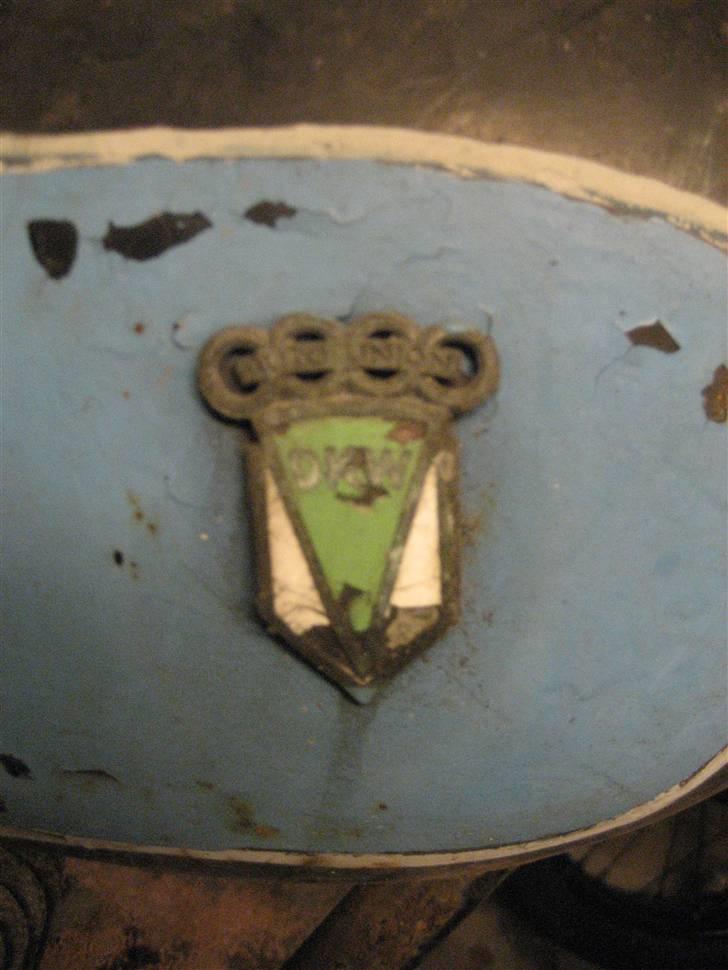 DKW rt125/2 E - Emblem på tanken. billede 9