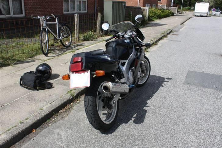 Yamaha FZR 600 billede 2