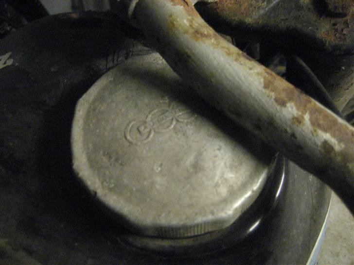 DKW rt125/2 E - Tankdæksel, desvære bulet. billede 15
