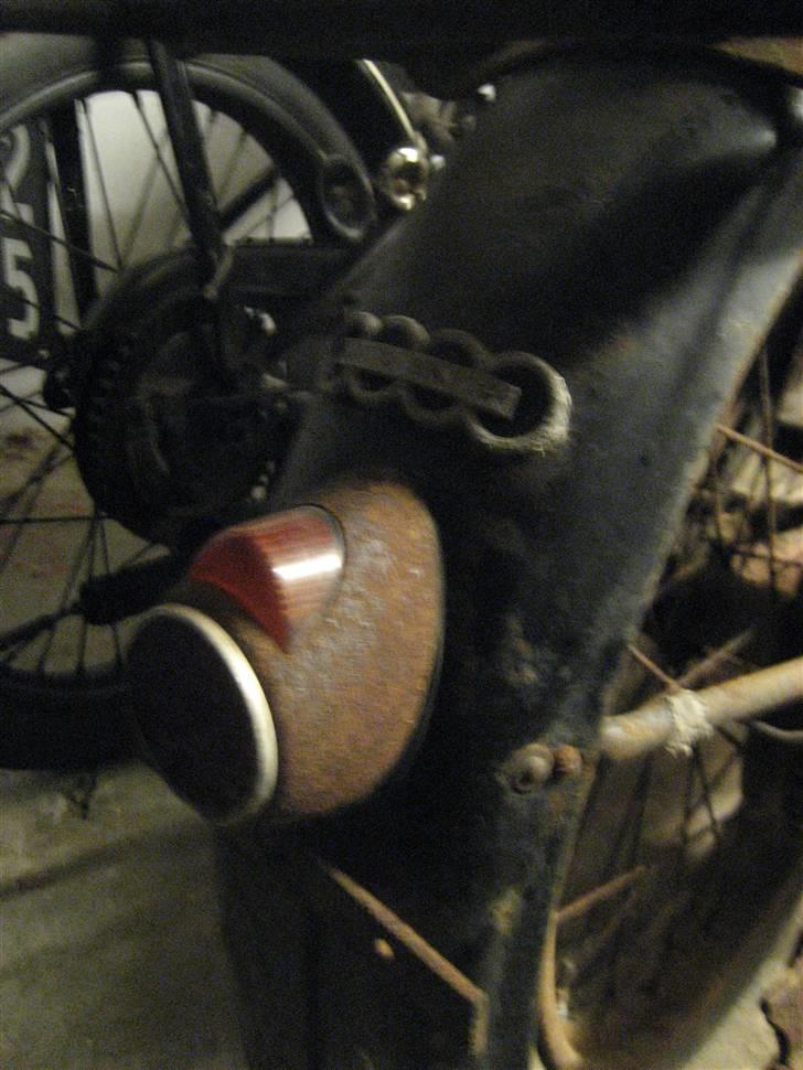 DKW rt125/2 E - Den ene type originalbaglygte, der er anderledes fra den anden. billede 18